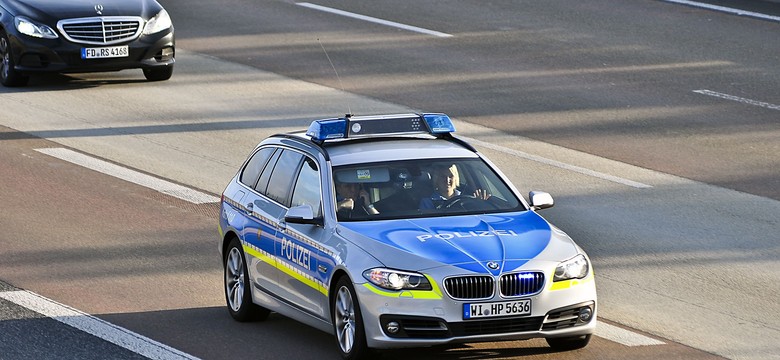 Wypadek busa wiozącego Polaków w Niemczech. Pasażer wypadł na jezdnię, 11 osób rannych