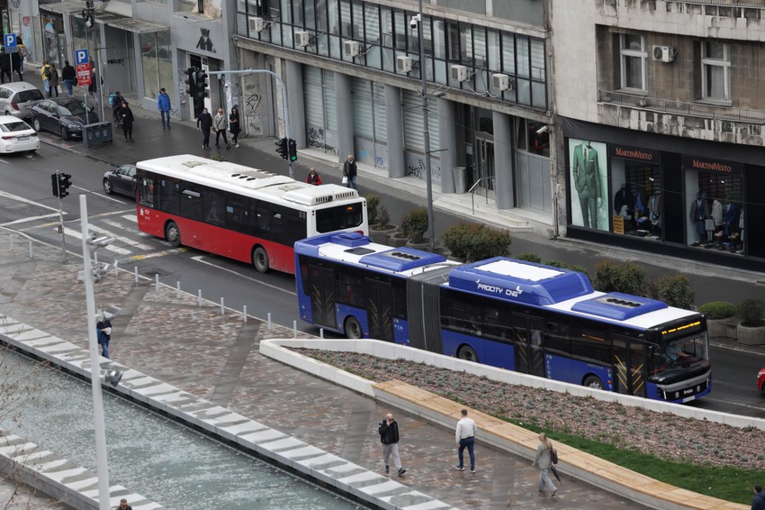 Plavi autobus