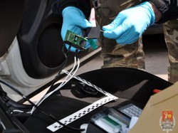 Szokujące odkrycie policji na filmie! Zobacz, jak perfidnie oszukują taksówkarze