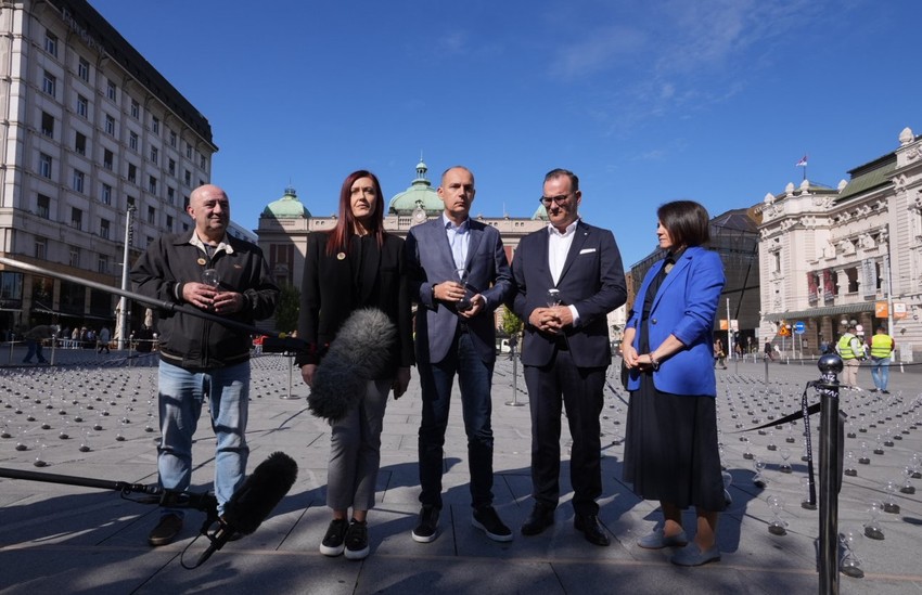 Ministar zdravlja dr Zlatibor Lončar, generalni direktor Hemofarma Ronald Zeliger, Zoran Dragišić i Željka Bojić, udruženje pacijenata Zajedno za novi život