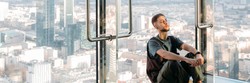 Michał Szczygieł w sesji w drapaczu chmur. Zobacz niezwykły występ