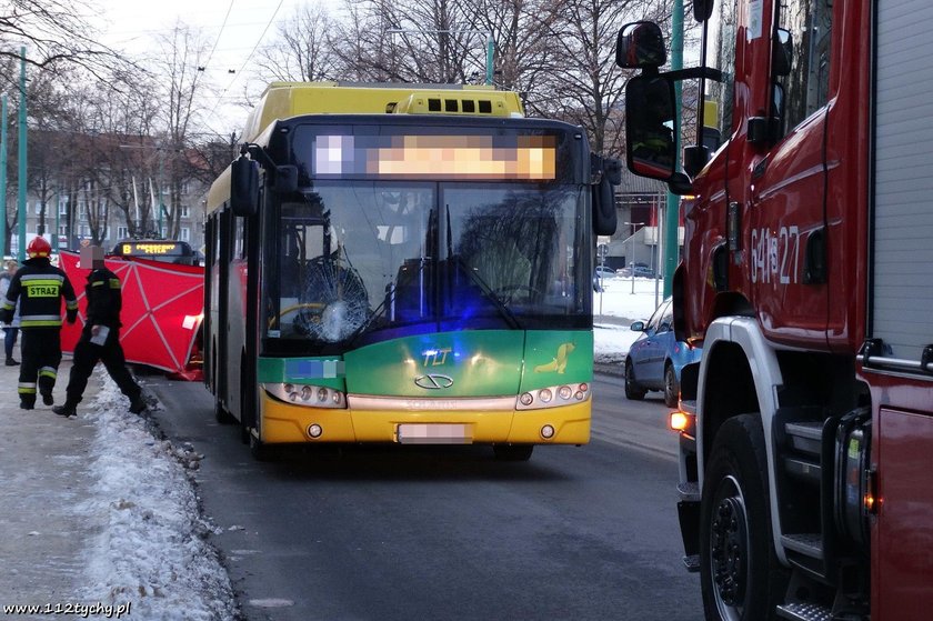 Dziecko wpadło pod trolejbus