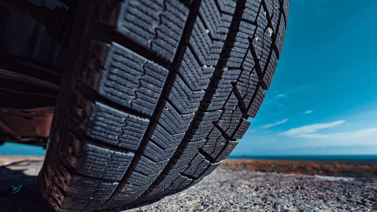 Prečo majú pneumatiky čiernu farbu?