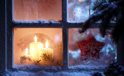 Jak zmniejszyć ucieczkę ciepła przez szyby? Przełomowe odkrycie polskich fizyków