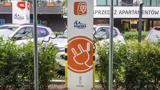 Infrastruktura dla pojazdów elektrycznych zaczyna nadrabiać zaległości
