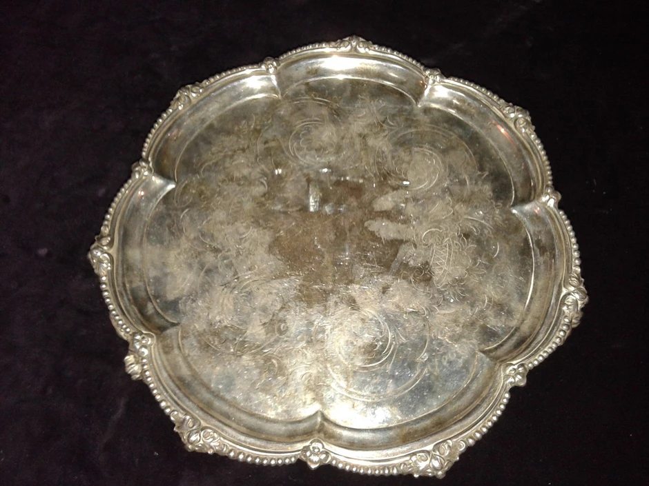 Poslužavnik za kolače, francuska secesija, koji košta 150 evra