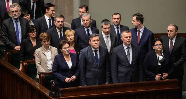 Członkowie Rady Ministrów podczas głosowania ws. ustawy o KW