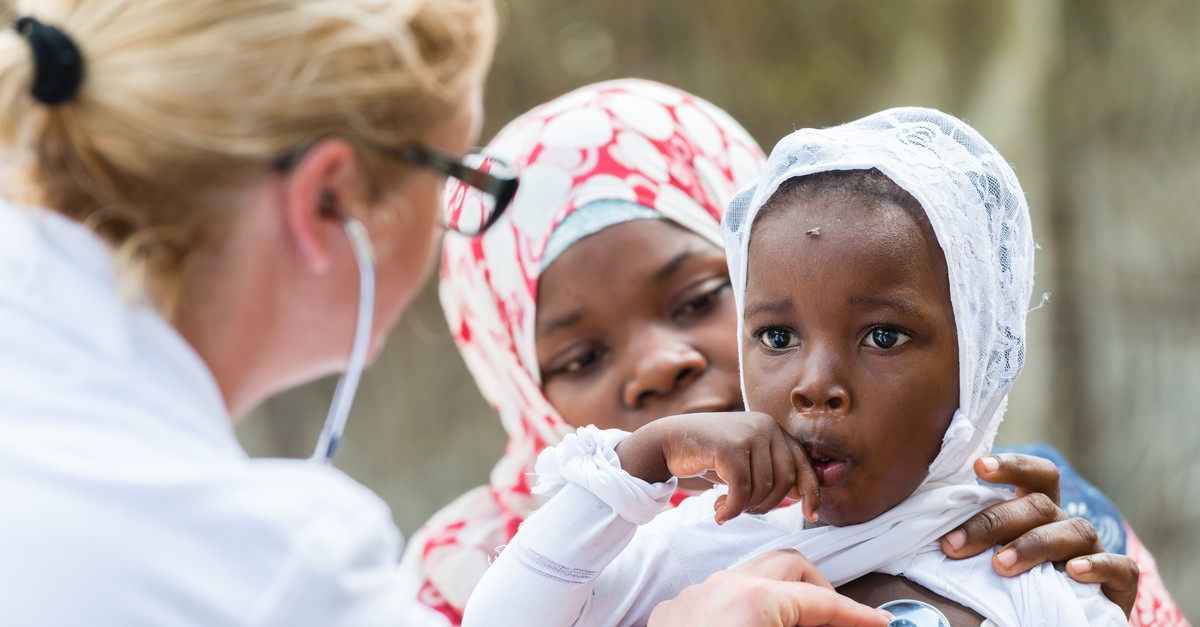 Szczepionka przeciwko malarii zatwierdzona. Dlaczego to takie ważne?