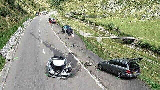 Cena tego wypadku jest wysoka. Zderzyły się Porsche, Bugatti i kilka inny aut