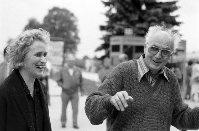 Wojciech Kilar i Jane Campion na lotniu w Katowicach Pyrzowicach (słynna reżyserka przyleciała, by omówić muzykę do filmu 'Portet damy')