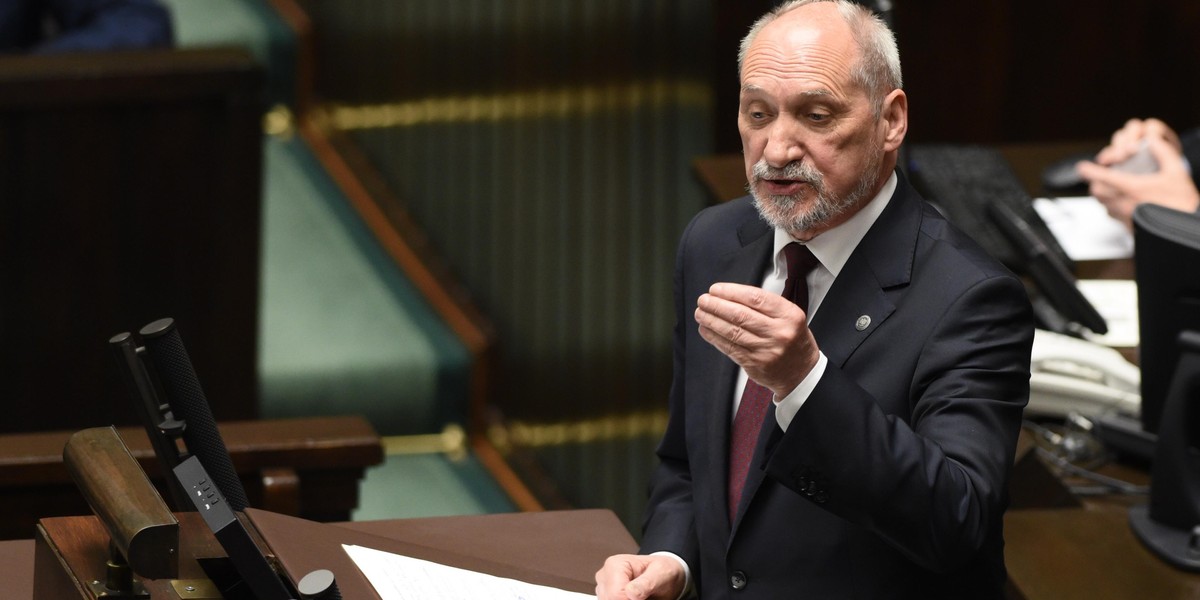 Antoni Macierewicz oszukał prezydenta!