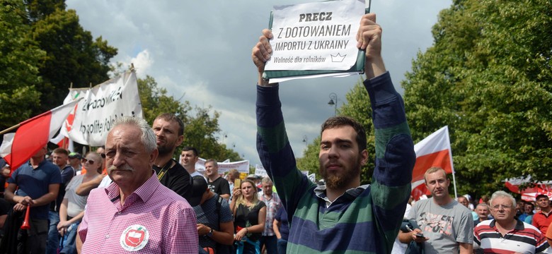 Protesty rolników i taksówkarzy. "W razie potrzeby będą strajki jak we Francji. Będziemy palić opony i blokować drogi" [POSTULATY]