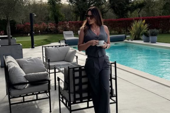 SONJA VUKSANOVIĆ U LUKS VILI U HRVATSKOJ SLAVI USKRS Lukasova bivša se baš baškari! Pokazala ofarbana jaja, evo šta piše na svakom