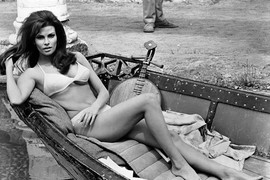 "OTAC MI JE BIO TIRANIN, MAJKA ANĐEO", kad ju je POLIO MLEKOM, uzela je ŽARAČ i zapretila mu SMRĆU: Najlepša žena u istoriji imala JEZIVO detinjstvo, a onda se uzdigla kao feniks