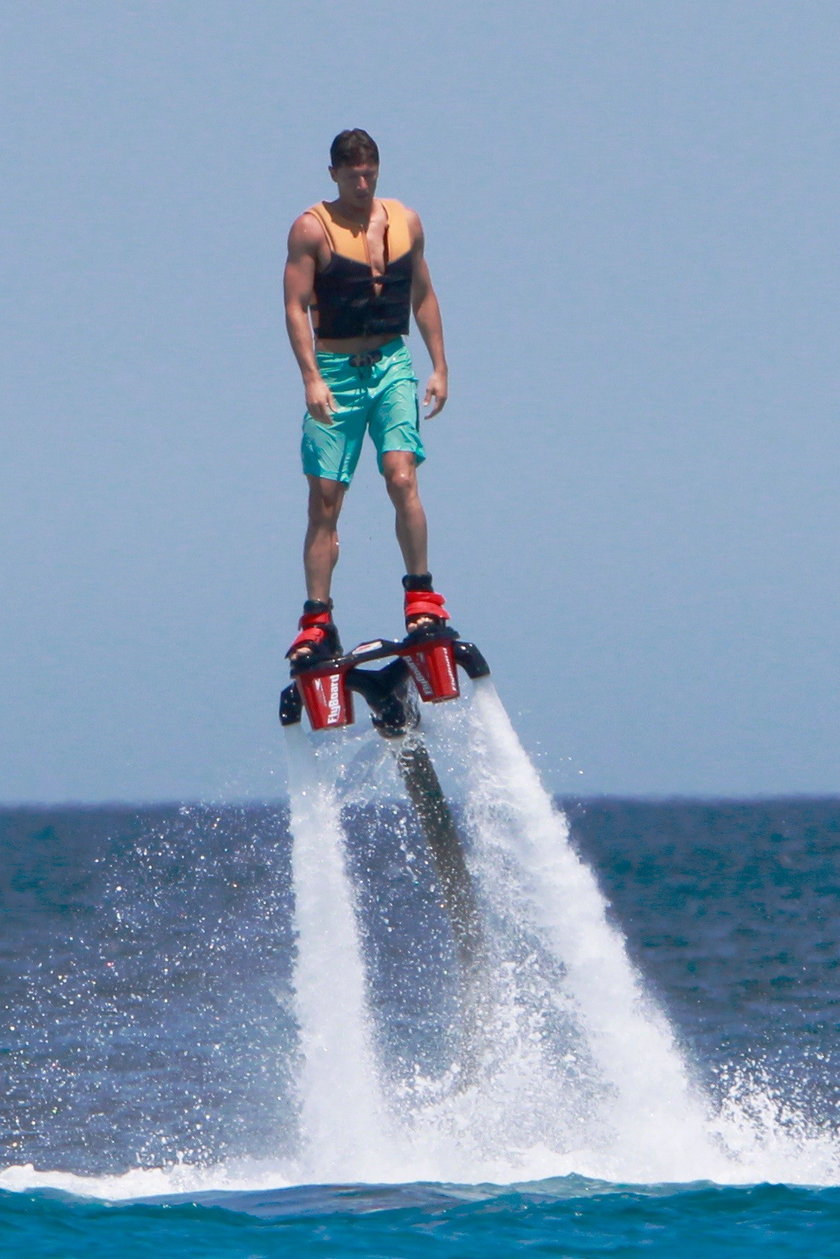 Robert i Anna Lewandowscy na flyboardzie! GALERIA