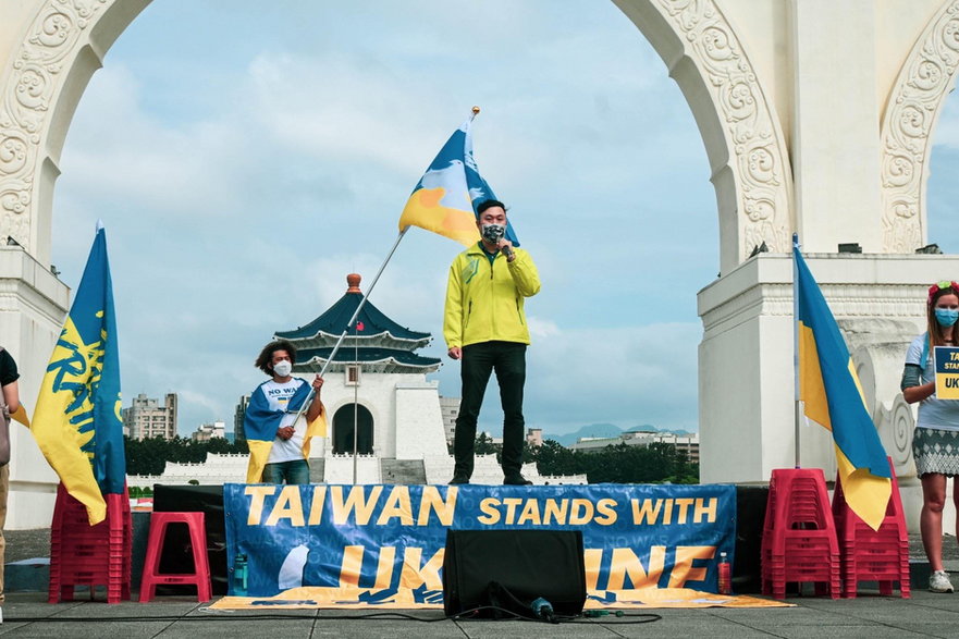 Lii Wen przemawia na wiecu w Tajpej wspierającym Ukrainę, 2022 rok.