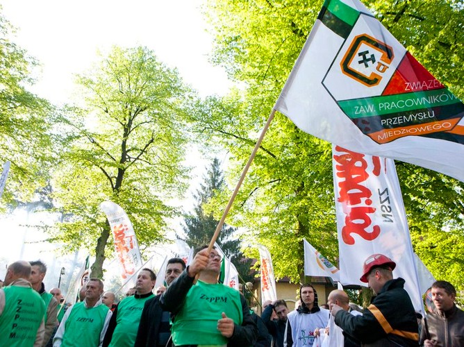 Bitwa przed siedzibą KGHM w Lubinie