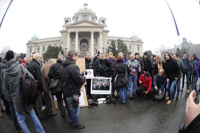 Protest fotografa ispred Narodne skupštine
