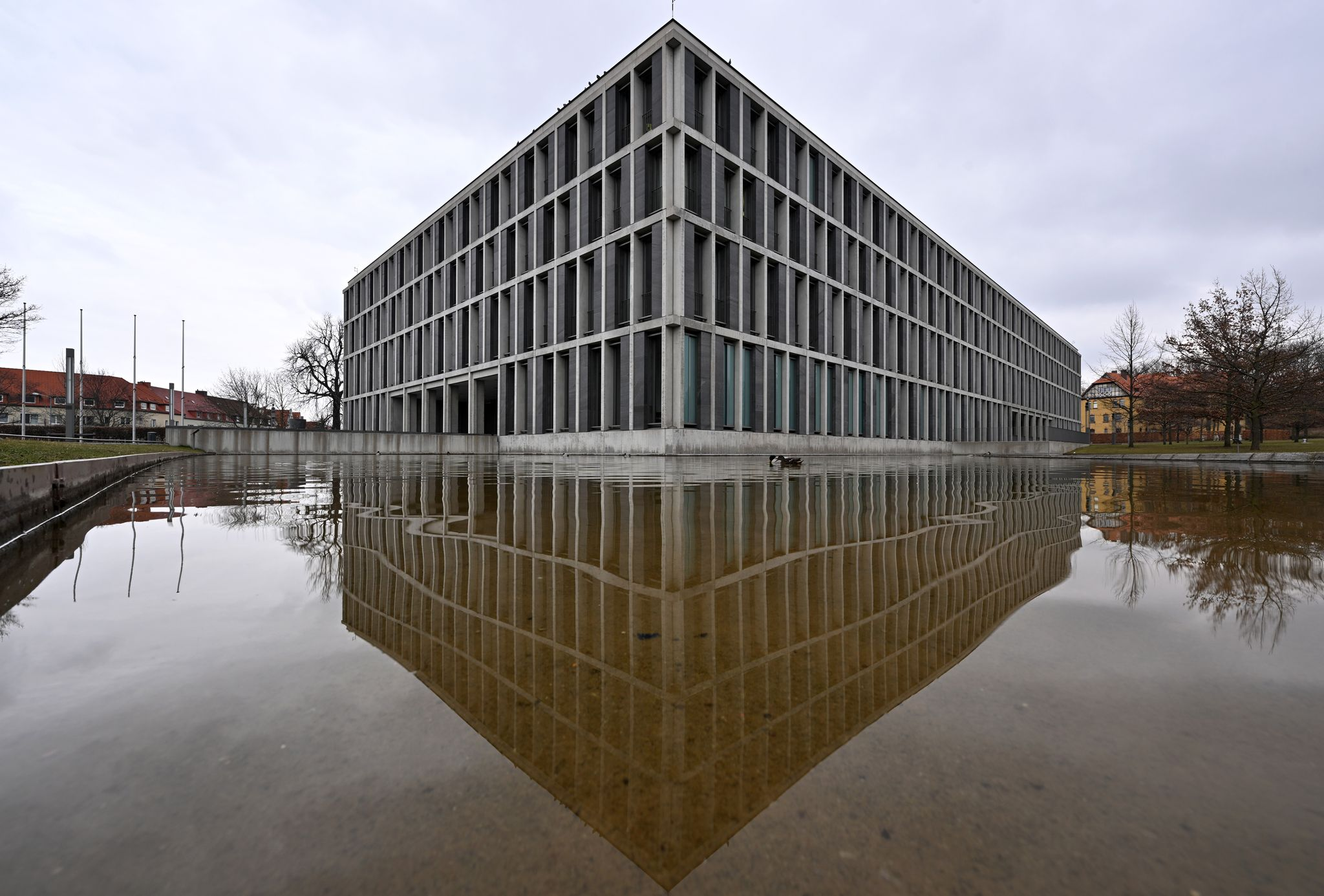 3.500 Euro Entschädigung für Bewerberin - Kopftuchverbot am Flughafen unzulässig