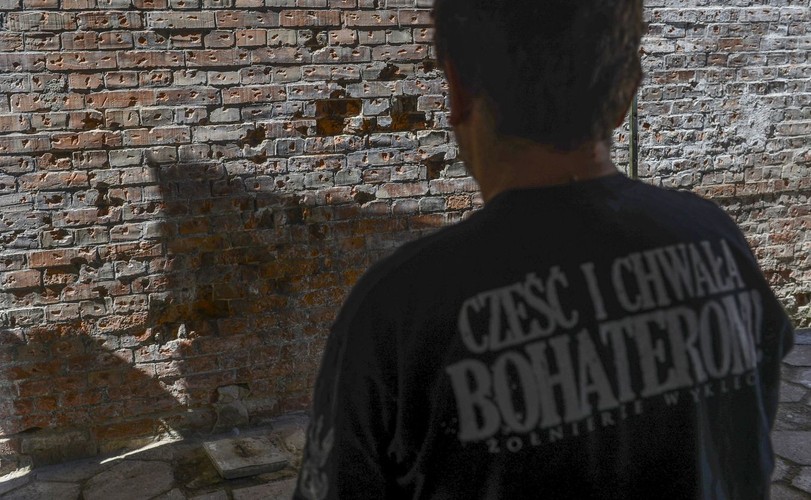 Ściana śmierci odkryta w b. areszcie śledczym Warszawa-Mokotów