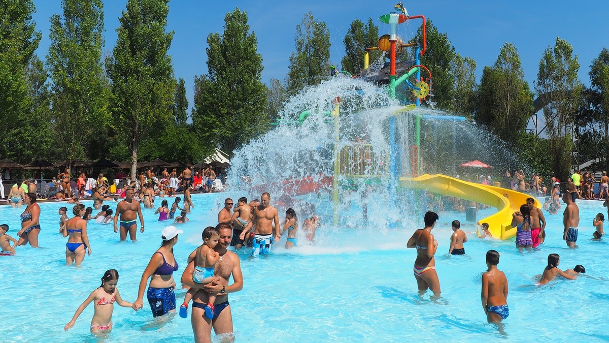 A tragedy in an Italian resort. A 6-year-old is dead. Mysterious circumstances