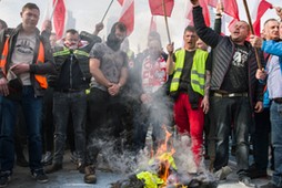 Rolnicze protesty w Warszawie. Czy rząd zdąży zapobiec katastrofie?