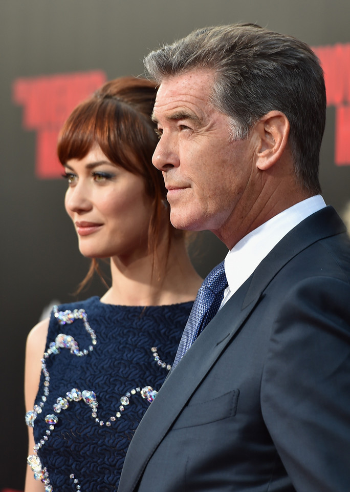 Olga Kurylenko i Pierce Brosnan na premierze filmu "The November Man"