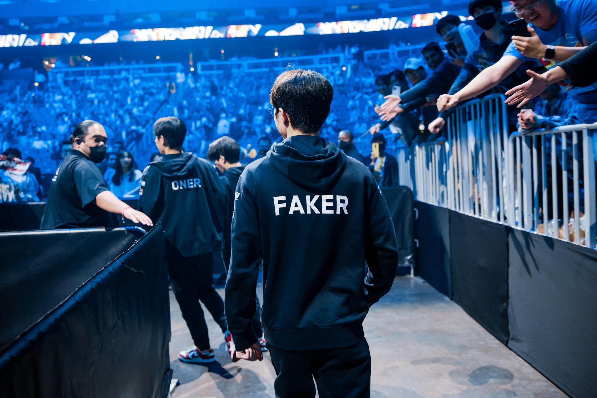 Lee „Faker" Sang-hyeok je opäť na vrchole League of Legends e-športu.