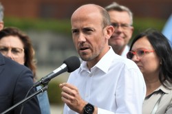 Budka o zatrzymaniu przez CBA syna prezesa NIK: Kolejny odcinek porachunków w rodzinie PiS