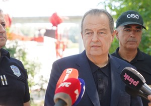 Ivica Dačić  obilazak  vatrogasnog broda 
