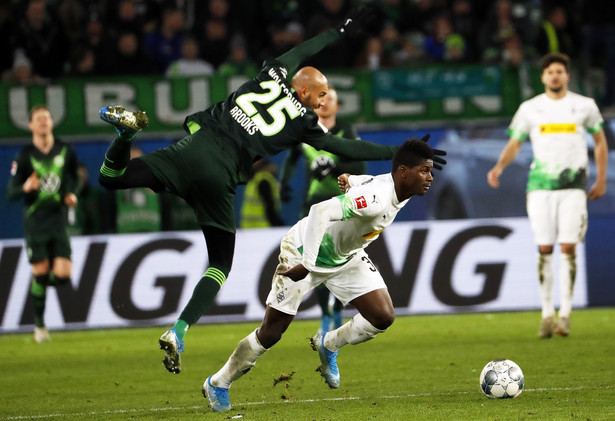 Liga niemiecka: Borussia stracił gola w doliczonym czasie gry. RB Lipsk nowym liderem