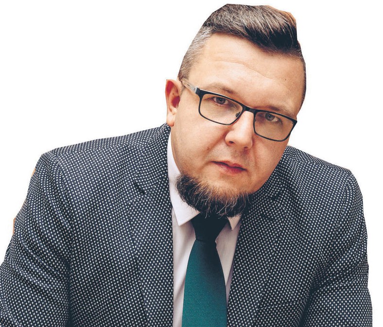 Prof. Jakub Andrzejczak jest kierownikiem Zakładu Socjologii Wychowania Wielkopolskiej Akademii Społeczno-Ekonomicznej i autorem badań naukowych oraz programów profilaktycznych w zakresie funkcjonowania dzieci i młodzieży w świecie cyfrowym