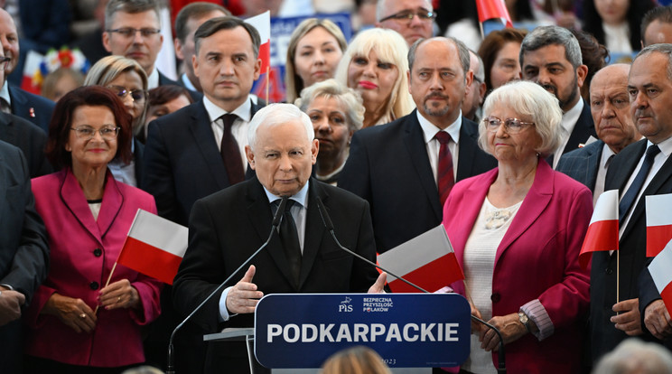 Nincs abszolút többség, elbukta a kormányzást Kaczynski pártja / Fotó: MTI/EPA/Darek Delmanowicz POLAND OUT