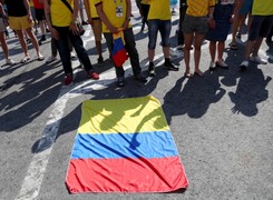 Policja udaremniła przemyt kokainy w... koszulkach reprezentacji Kolumbii