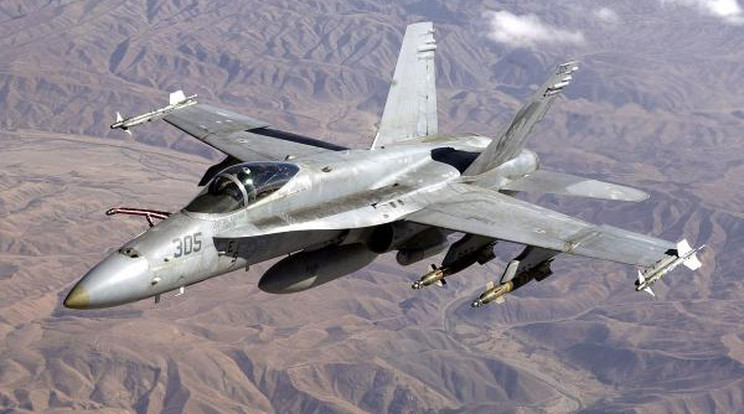 A Hornet vadászgép Japánnál zuhant le