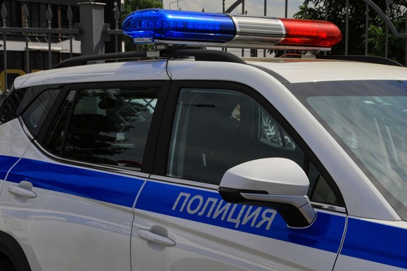 PIJAN SE POPEO UZ VODOVODNU CEV I UPAO U TUĐI STAN Bizarna scena u Rusiji: Vlasnici ugledali nepoznatog muškarca u sobi