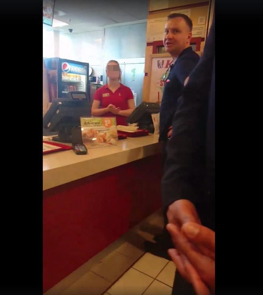 Zdenerwowany Andrzej Duda w KFC. Nie uniknął pytań o konstytucję