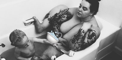 Wrzuciła zdjęcie z kąpieli z synem. Jej pozycja wzburzyła internautów