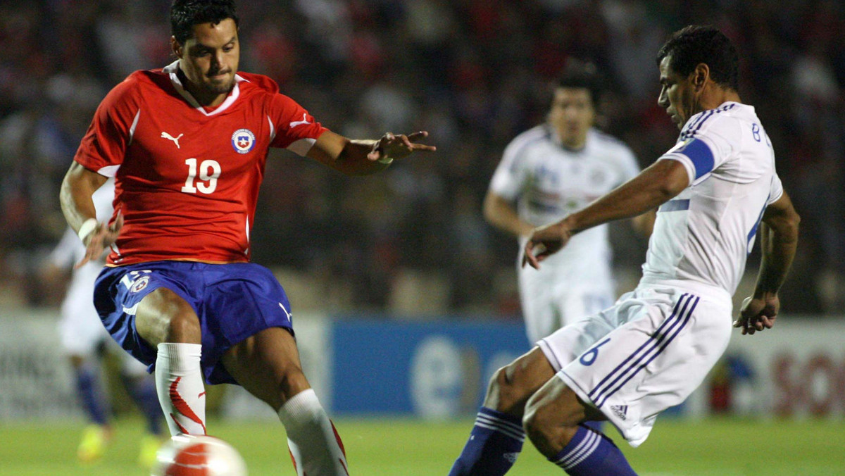 Reprezentacja Chile pokonała u siebie w miejscowości La Serena drużynę Paragwaju 3:2 (1:0) przed ośmiotysięczną widownią w towarzyskim meczu piłkarskim.