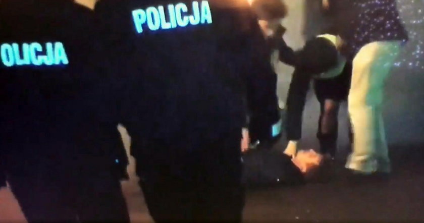 Policja atakuje demonstrantów przed Sejmem
