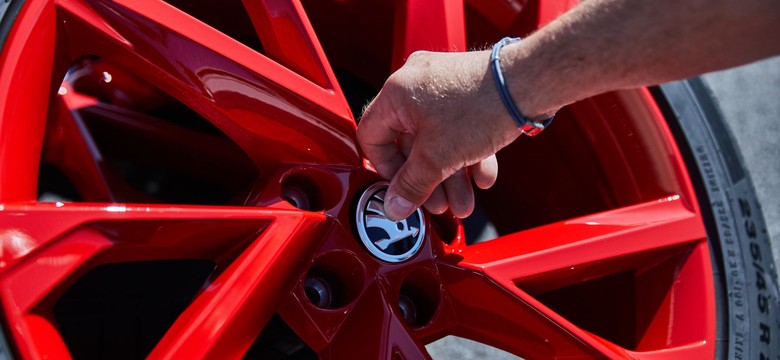 Nowy SUV Skody już startuje na polskie drogi. Mamy pierwsze zdjęcia i wideo