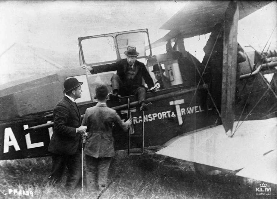 Pierwszymi pasażerami KLM byli dwaj dziennikarze w locie z Amsterdamu do Londynu