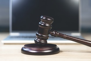 ZUS szuka pretekstów, by nie wykonać wyroków w sprawach wcześniejszych emerytów. Zobacz, w jakich sytuacjach ZUS może zignorować wyrok sądu