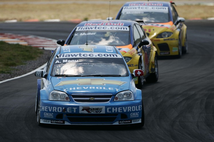 ... a w nim Alain Menu, który drugi wyścig ukończył jako siódmy