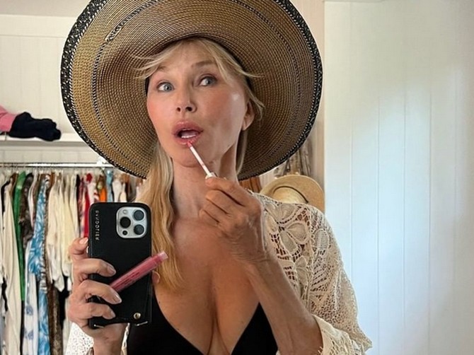 Kristi Brinkli u 68 godini i dalje mami uzdahe