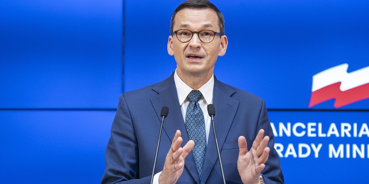 Premier Morawiecki ostrzega przed pandemią, chociaż dwa miesiące temu twierdził, że jest w odwrocie