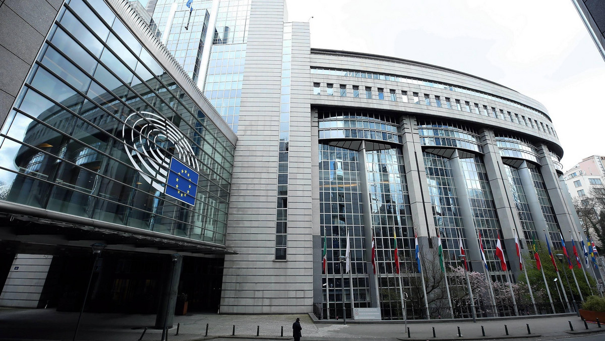 Ambasadorowie państw członkowskich przy UE przyjęli dziś ostateczny tekst dyrektywy o pracownikach delegowanych, przy sprzeciwie Polski i Węgier. Wielka Brytania, Litwa, Łotwa i Chorwacja wstrzymały się od głosu.