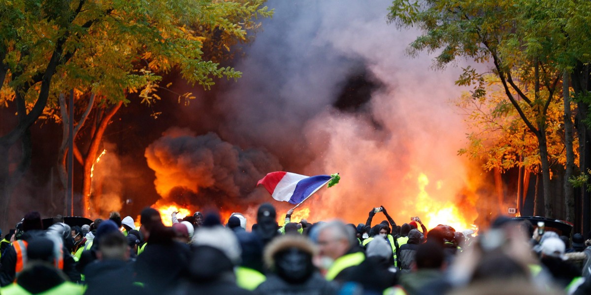 Niepokój we Francji przed kolejnymi protestami 