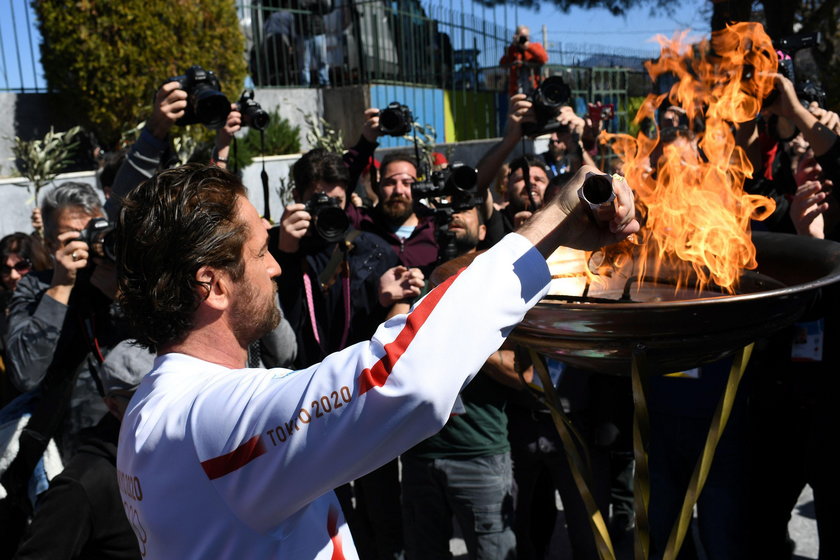 Z powodu pandemii koronawirusa ceremonia jego przyjęcia miała skromny charakter. 