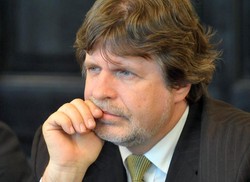 Sośnierz: Rząd dobrze walczy z epidemią